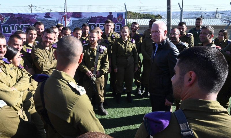 גלנט ביקר בגוש עציון ושיגר רמז על התקיפות בסוריה