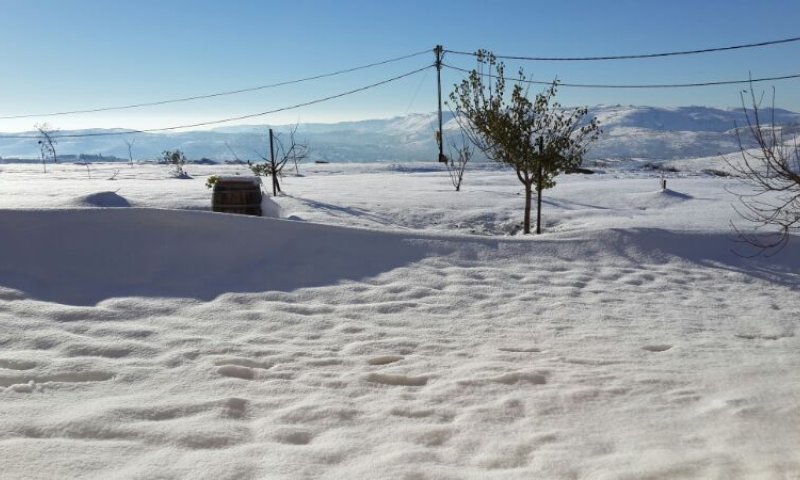 החשמל מתחיל לחזור לישובים; המתנחלים עדיין נצורים