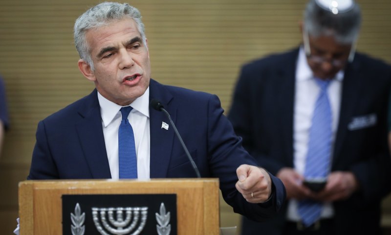 לפיד: הצעת חוק שתמנע מנתניהו לכהן כרה"מ