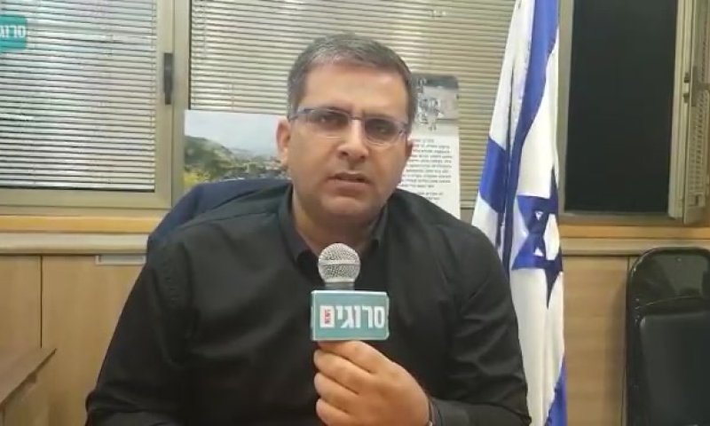 סופר על ההצעות מהליכוד: "בדיחה לא רלוונטית"