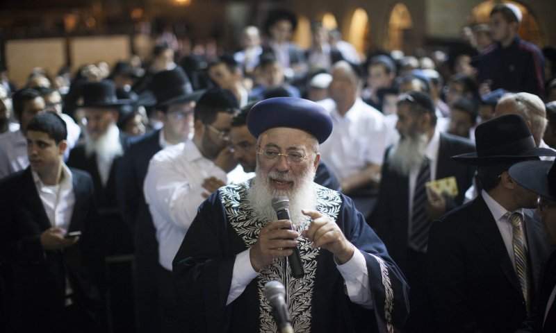 אמש בכותל: תפילה המונית בראשות הרב שלמה עמאר