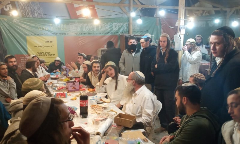 בצל סכנת הפינוי: מעל 100 איש במלווה מלכה בחומש