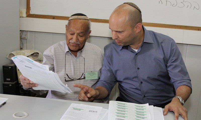 בנט לחברי החטופים: "מתוך אמונה ננצח"