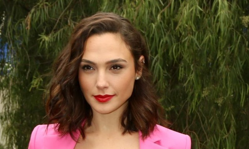 מרגש: גל גדות במחווה לסבא שלה שניצל מאושוויץ