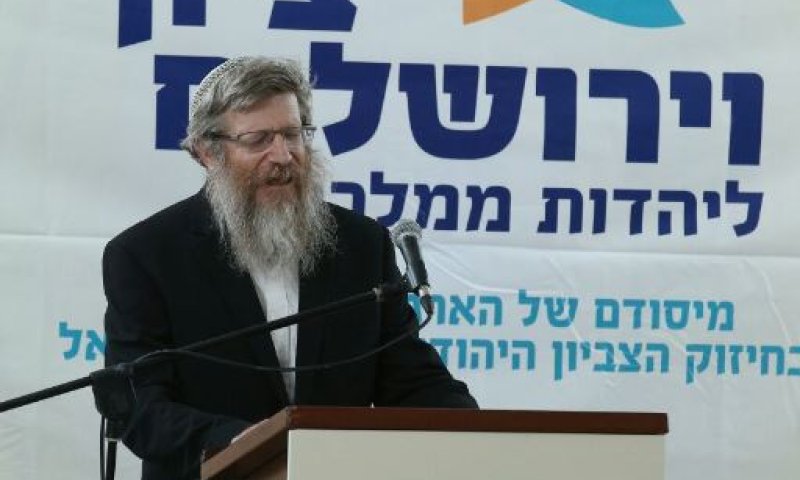 מתרחבת המחאה נגד הדחת הרב קוסטינר: "צל כבד"