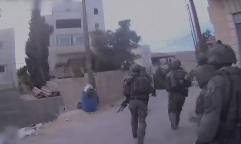 כוח מסתערבים פשט על בתי מבוקשים בחיזמא | צפו