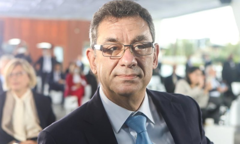 גם אליו זה הגיע: מנכ"ל פייזר נדבק בקורונה