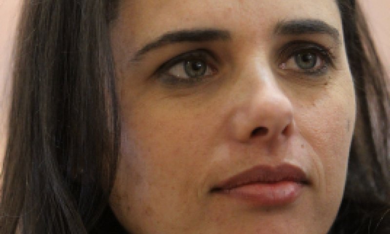 שקד: פולארד בכלא, וארה"ב מרגלת אחרינו