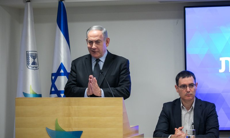 נתניהו: "נאפשר תפילות של 10 איש, החנויות ייפתחו"