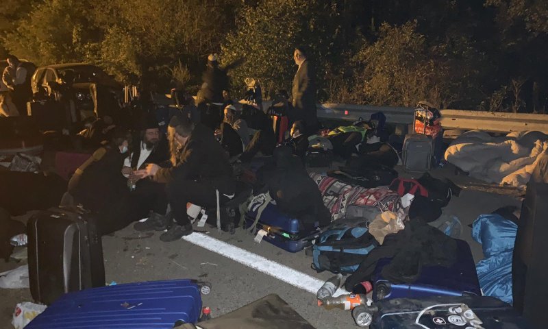 תקועים בדרך לאומן: מאות חסידים חסומים בבלארוס