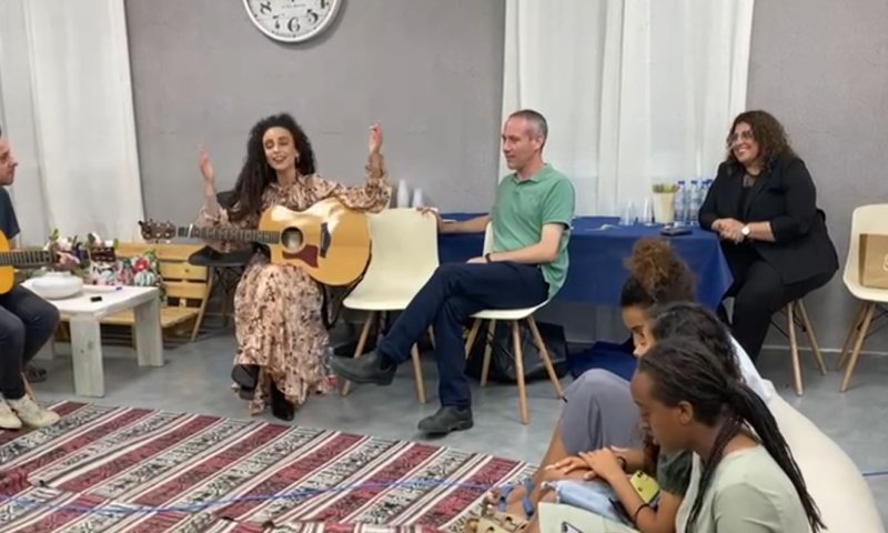 צפו: יובל דיין וחילי טרופר ירדו לחזק את תושבי הדרום