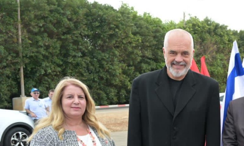 מסר לאיראן: ראש ממשלת אלבניה נחת בישראל