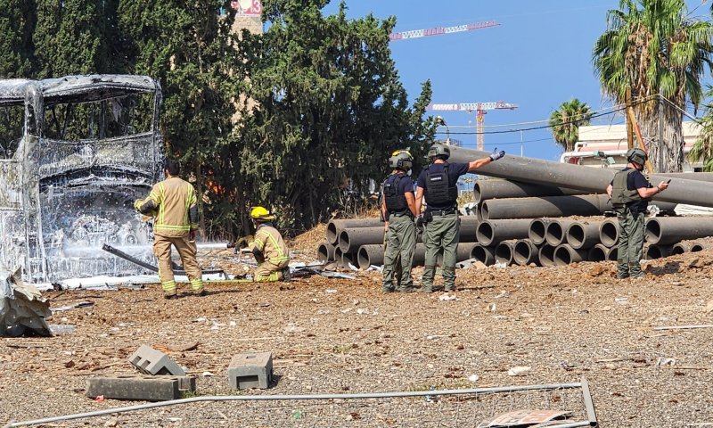 בטיל האחרון למרכז: חניון אוטובוסים עלה באש