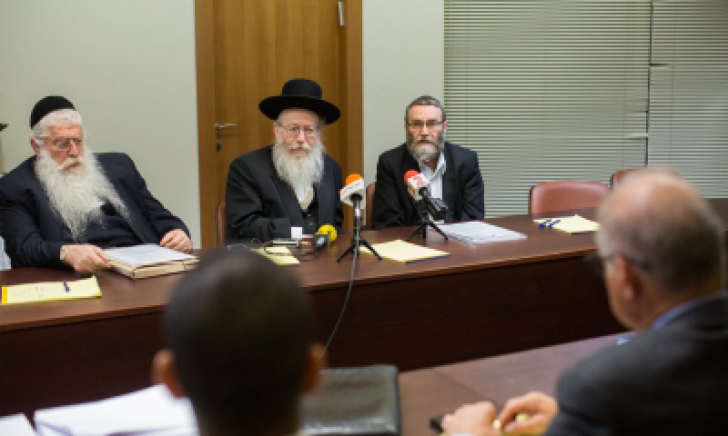 נציגי יהדות התורה נטשו בזעם את חדר המשא ומתן