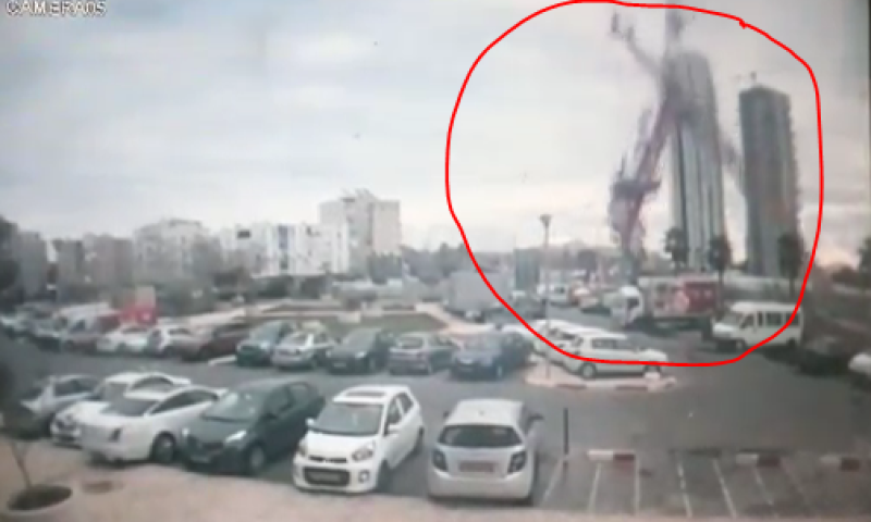 תיעוד מפחיד: המנוף קורס ורומס כל מה שבדרך; צפו