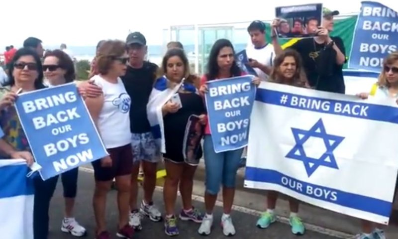 צפו: מטוס בשמי ברזיל למען החטופים