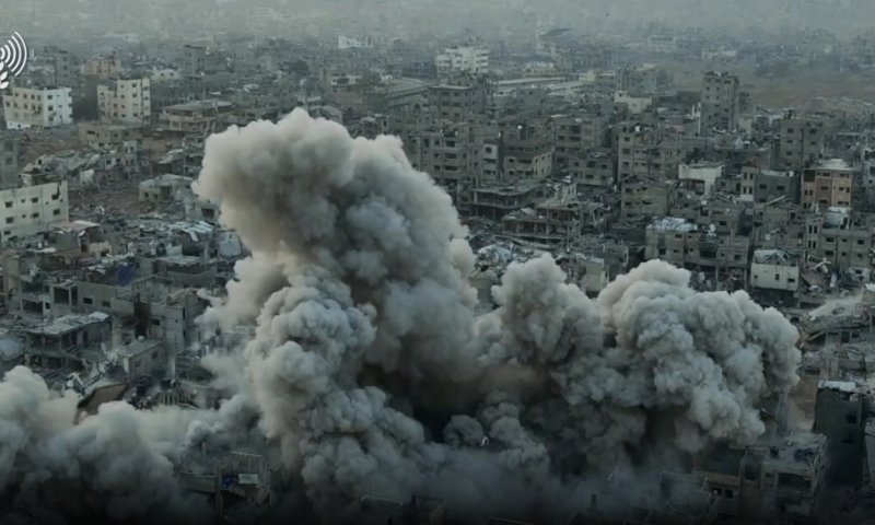 עזה: הפיצוץ מהאוויר שחשף את מטעני החבלה | צפו