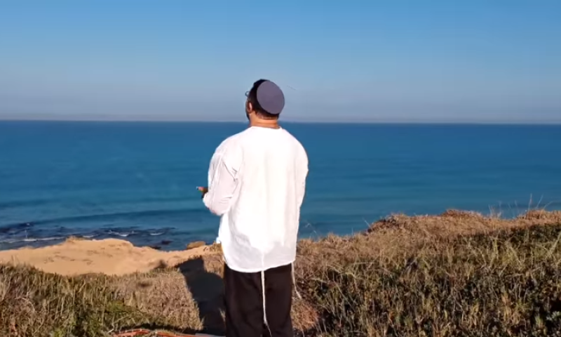 מה הקשר בין חנוכה לימים הנוראים? &bull; צפו