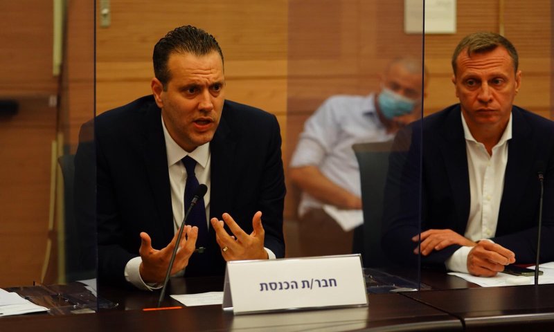 עימות חריף בין שר האוצר לזוהר: "לשקול את כהונתו"