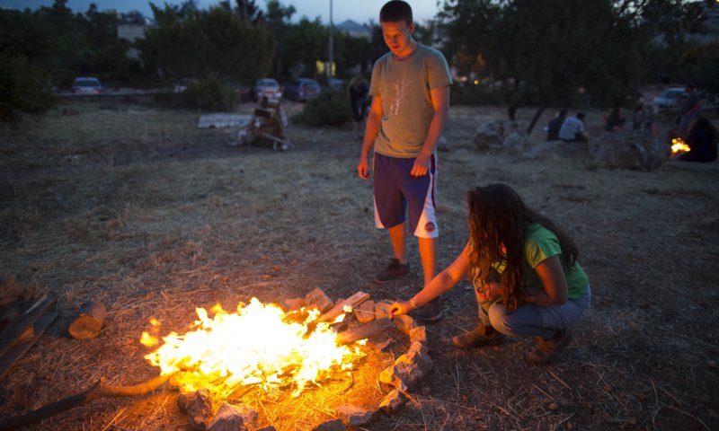 איך להרים לגובה את מדורת ל"ג בעומר?
