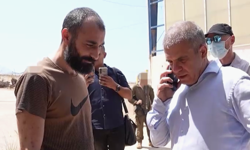 צפו: הישראלי שהיה כלוא בלבנון מעל שנה הגיע לארץ