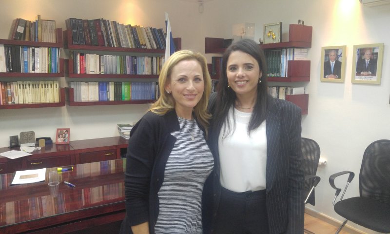 השרה שקד נפגשה עם השחקנית היהודייה מרלי מטלין