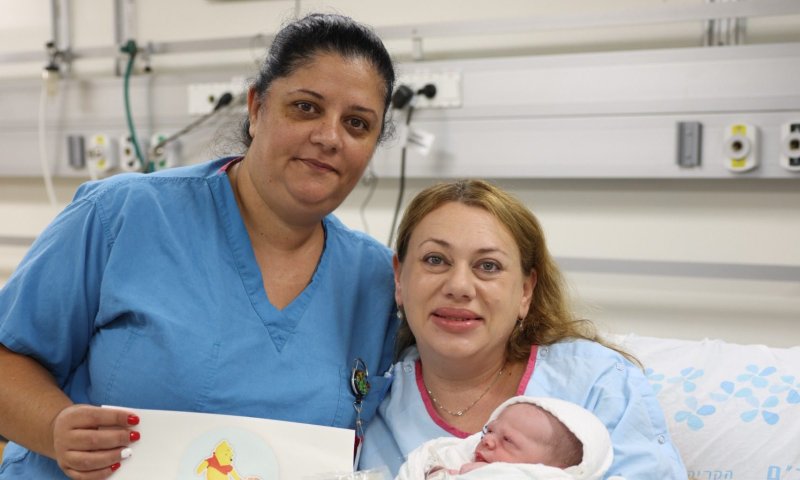 היוזמה שריגשה את היולדות: מתנת יום הולדת מאמו של החייל שנפל