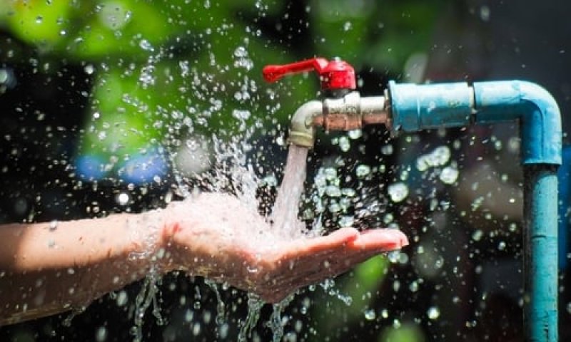 שימו לב: זו השעה בה אסור לשתות היום מים