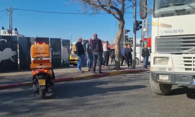 הולך רגל נפגע ממשאית בירושלים, מצבו קשה