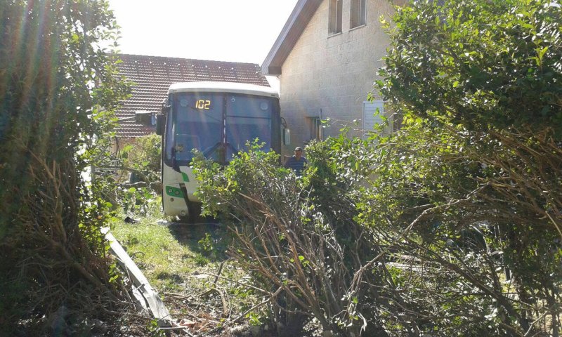 הר ברכה: האוטובוס הדרדר ונחת בחצר פרטית