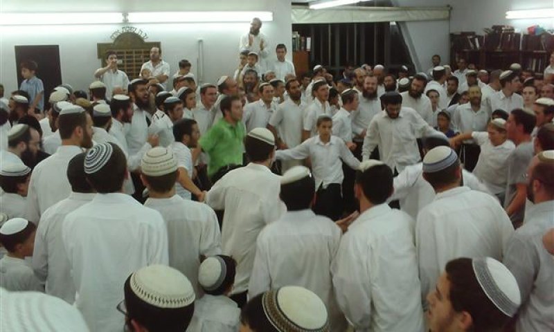 תמונות משמחת בית השואבה בישיבת "מרכז הרב"