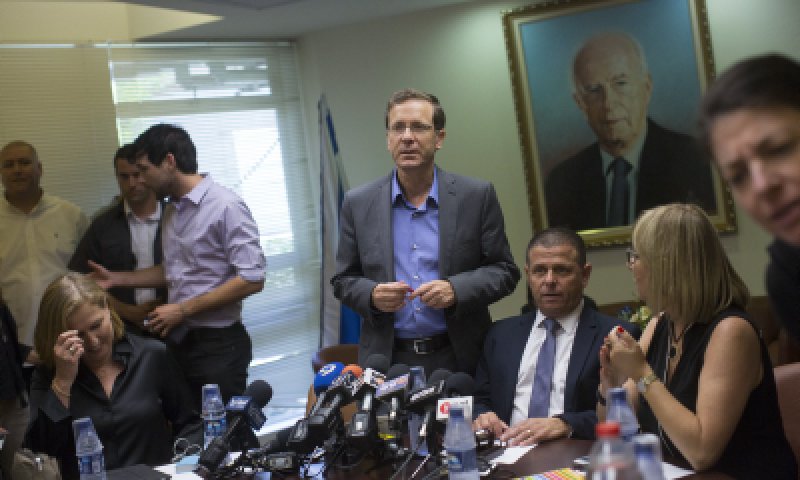 הקרקס נודד לעבודה: כבל הביס את יחימוביץ'