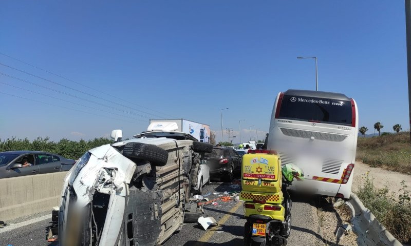 כביש 66: שלושה ילדים נפצעו בתאונה עם משאית