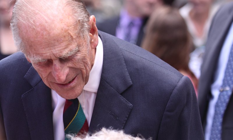 אחרי חודש באשפוז: הנסיך פיליפ שוחרר מבית החולים