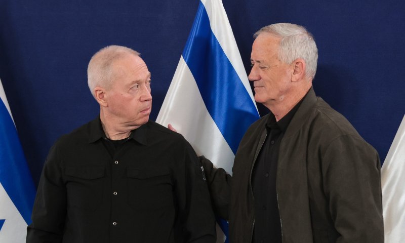 גנץ קבע הצהרה במקביל לגלנט ונאלץ לבטל