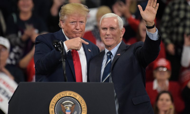 טראמפ: "מייק פנס לא יחזור להיות סגן הנשיא שלי"