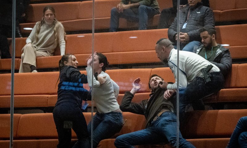 סטודנטים הפריעו לנאום שמחה רוטמן ופונו באלימות