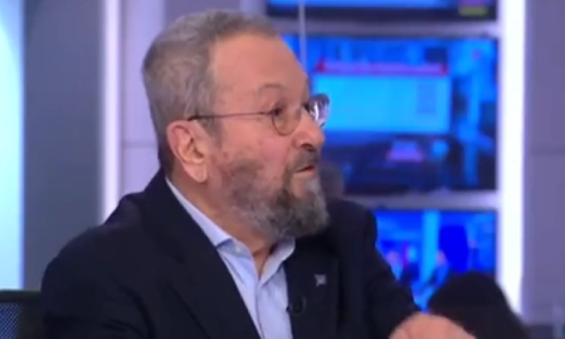 עמית סגל שאל; אהוד ברק התפוצץ עליו. צפו