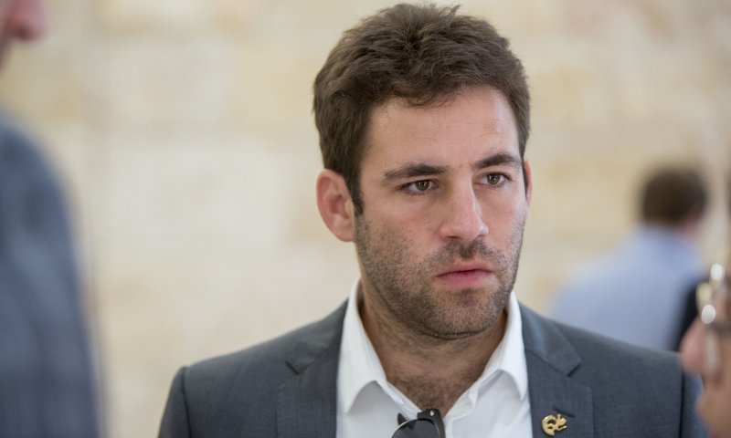 עופר ברקוביץ' מכניס לרשימתו אשת שמאל