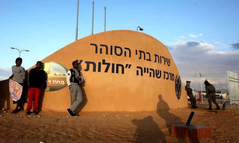 גירוש או כלא: הממשלה סוגרת את מתקן "חולות"