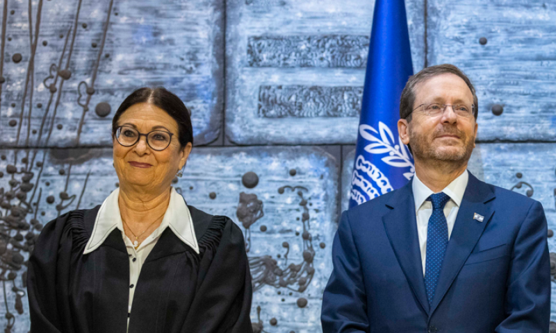 הרצוג נפרד מחיות: "הוכיחה עצמה כאשת עקרונות"