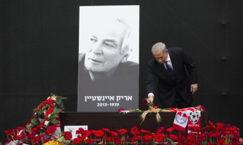 רבבות ליוו את אריק איינשטיין בדרכו האחרונה