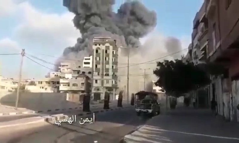 תיעוד: צה"ל הפציץ בניין רב קומות בעזה