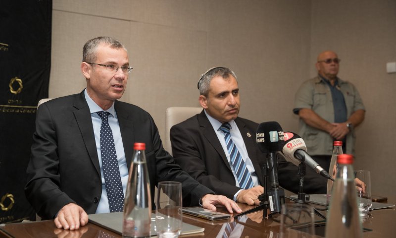 נציגי הליכוד וכחול לבן נפגשו לפתור את המשבר בממשלה