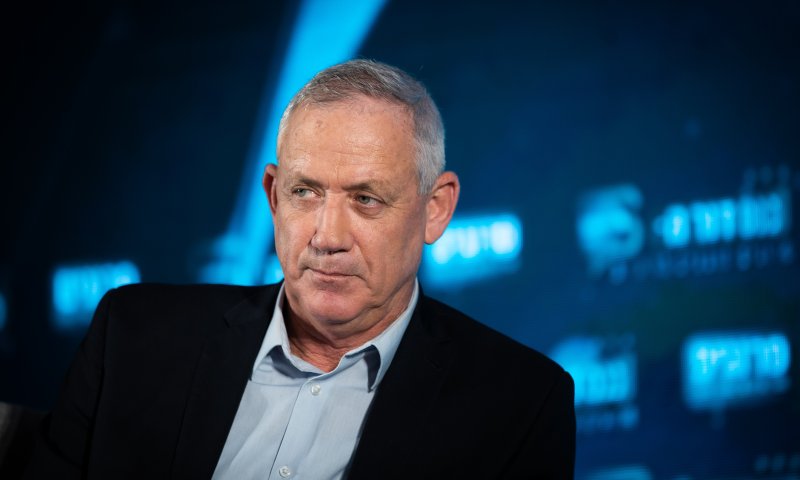 גנץ: נכנס את ועדת הכנסת לדיון על חסינות נתניהו