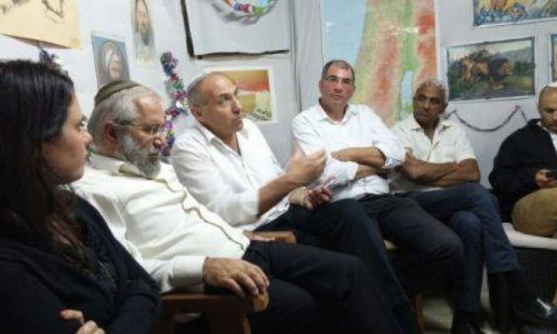 "קבלו את הצעתו של בנט והצטרפו ללא פריימריז"