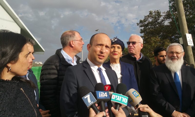 בנט ושקד מגיבים: "לא הפגנו נגד הממשלה, ספין"