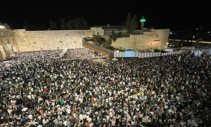 עשרות אלפים במעמד הסליחות המרכזי בכותל המערבי