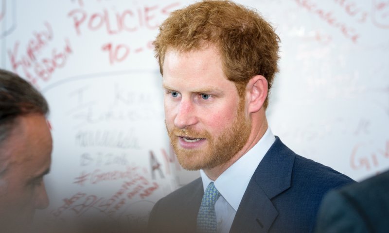 תגידו מזל טוב למלכה: הנסיך הארי התארס