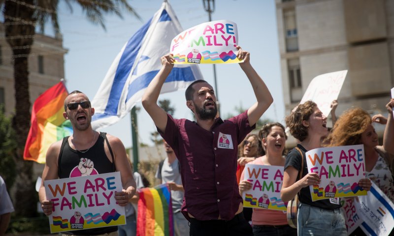 סקר: 58% ממצביעי הבית היהודי בעד מחאת הלהט"ב